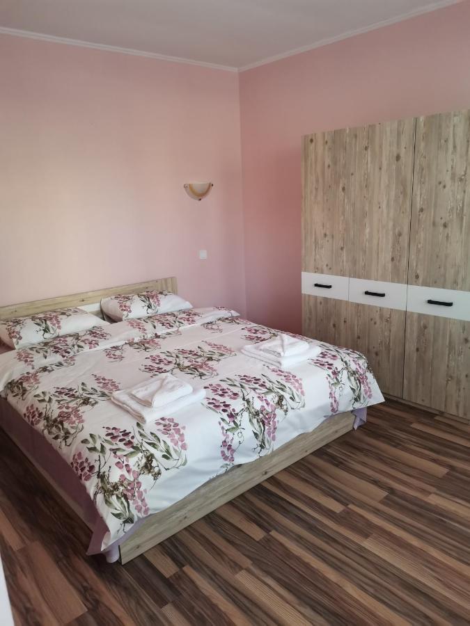 Guest Rooms Mihaylovi Pavel Banya Exterior foto